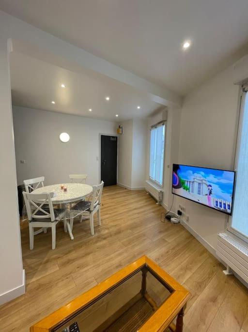 Paris Centre Clamart Hopital Percy Appart 2 Pieces Tres Lumineux Grand Екстериор снимка