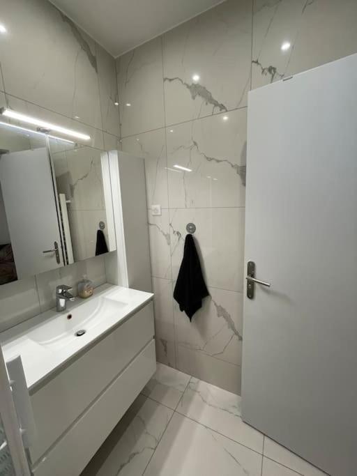 Paris Centre Clamart Hopital Percy Appart 2 Pieces Tres Lumineux Grand Екстериор снимка